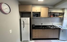 CONDOMÍNIO SOLAR DI LUCCA lindo apartamento com AR CONDICIONADO e próximo a UEL
